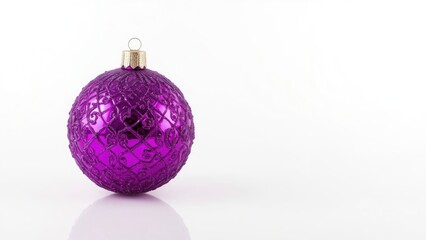 Obraz premium Purple Christmas ornament with intricate patterns on a white background.