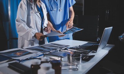 Doctors are meeting at the hospital to discuss treatment options and share experiences with colleagues.