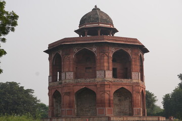 Purana qila ,Historic Octagonal Mughal Tomb Structure in Natural Landscape