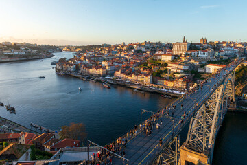 Fototapeta premium Oporto Puente de Don Luis I, Dom Luís I Bridge in Porto, Dom-Luís-I.-Brücke in Porto, ポルト ドン・ルイス1世橋, Pont Dom-Luís-I à Porto, Ponte Dom Luís I no Porto, 波尔图唐·路易斯一世大桥