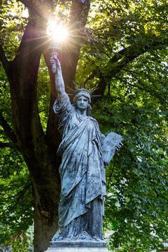 Statue de la libert&eacute; dans le jardin du Luxembourg