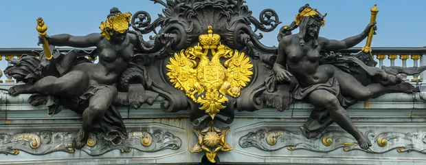 Fotobehang Pont Alexandre III 'Les nymphes de la Néva' sur le pont Alexandre III avec au centre les armoiries de la Russie, Paris, France  © William Vallée