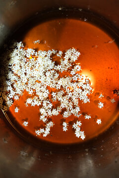 making elderflowers syrup in pot