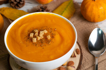 Creamy Pumpkin Soup with Croutons
