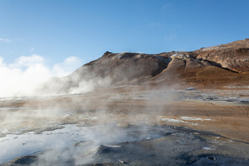 Paisagens Selvagens da Islândia – Montanhas, Geiseres e Terrenos Vulcânicos