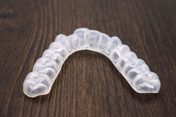 歯の矯正用のマウスピースのクローズアップ