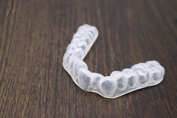 歯の矯正用のマウスピースのクローズアップ
