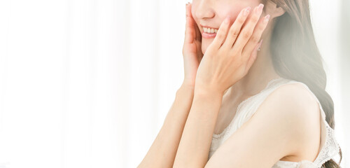 A young Asian woman who uses skin care, moisturizing, and care with penetrating skincare and cosmetics
