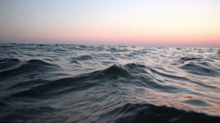 Obraz premium Ocean waves at dawn