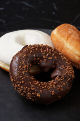 チョコドーナツ　ホワイトチョコドーナツ