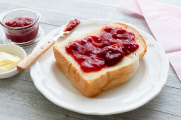 いちごジャム　苺ジャムのトースト