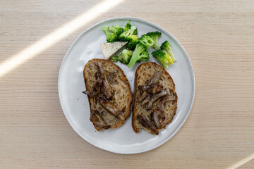 Toasted bread with beef, broccoli, and blue cheese.