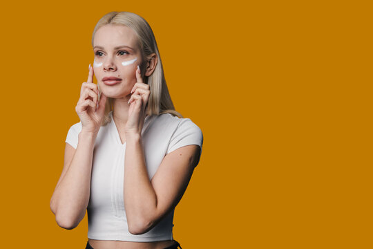 focused multitasking woman, young woman managing diverse customer interactions with focused precision