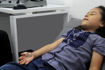 Electromyography EMG and Nerve Conduction Velocity NCV of the hand and arm in a 6-year-old Latina girl with a doctor