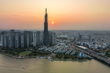 Obraz premium June 14, 2025: panoramic view of Landmark residential area, where there is an 81-storey building, in Binh Thanh district, Ho Chi Minh City