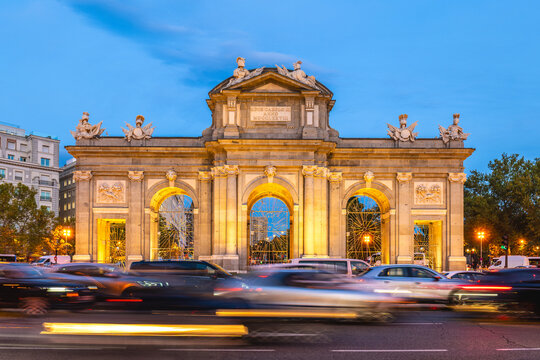 Puerta de Alcala, Alcala Gate, in the Plaza de la Independencia in Madrid, Spain at night