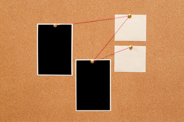 Blank paper notes and an empty photo are pinned to a cork board. The concept of detective investigation.