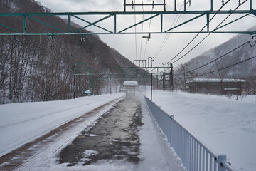 群馬県　雪に埋もれた土合駅
