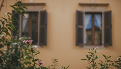 Obraz premium Architecture of the historic Italian city Siena, ancient structure, windows with shutters, preservation