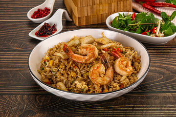 Vietnamese fried rice with prawn and squid Kom Ran