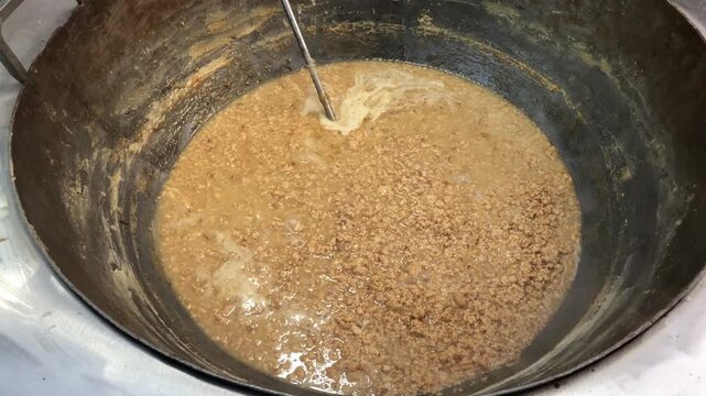 Traditional Multani Halwa Cooking in Large Cauldron &ndash; Pakistani Sweet Preparation