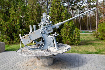 Obraz premium 37mm automatic anti-aircraft artillery system on a clear sunny day. Military equipment of the Second World War.