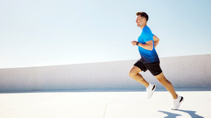 Fototapeta premium Man running on a sunny day in athletic gear
