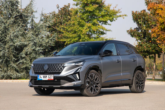 Renault Austral is a compact crossover C-segment SUV manufactured and marketed by Renault.