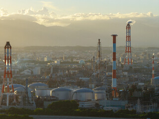 磯津海岸から見た四日市コンビナート（ドローンによる空撮）