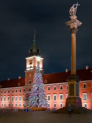 Obraz premium 2025-02-01; Warsaw's Central Square in the evening during the Christmas holidays