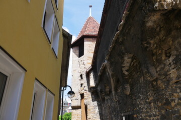 Mittelalterliche Stadtmauer in der Jos-Weiß-Straße in Reutlingen mit Kesselturm