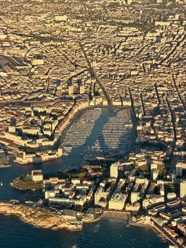 Photo a&eacute;rienne du Vieux Port de Marseille 2025