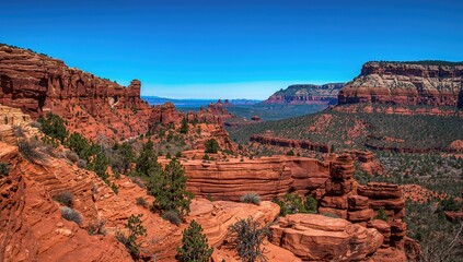Fototapeta premium Sedona's dramatic red rock formations, erosion risk