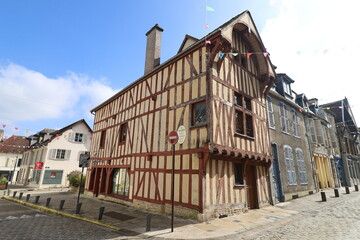 Bâtiment typique, vue de l'extérieur, ville de Bar sur Seine, département de l'Aube, France