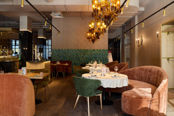 elegant dining setup, opulent dining environment featuring stylish furnishings and ambient lighting