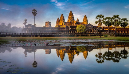 Obraz premium Angkor Wat Sunrise Reflections in Cambodia