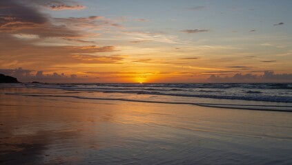 Fototapeta premium Sunset over the ocean horizon, showcasing seasonal change