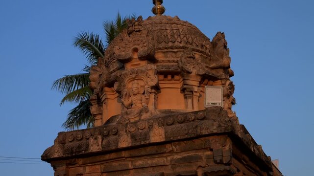 India, Tamil Nadu. 02-11-2025. Thanjavur temple garden at sunset. Video 4K
