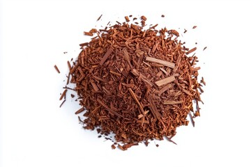 Obraz premium Heap of cedar wood mulch with visible shredded fibers and a natural reddish-brown color.