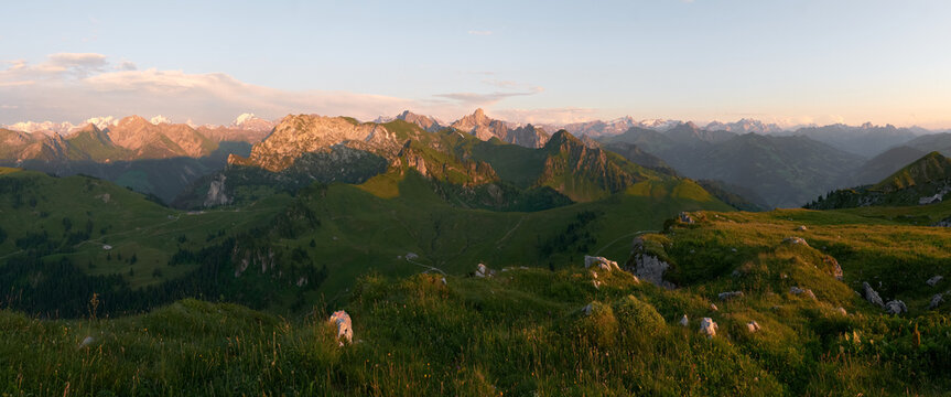 Landscape view in the Seeberg region with Spillgerte peak