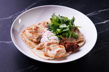 Creamy Chicken Flatbread Plate With Yogurt Sauce, Parsley