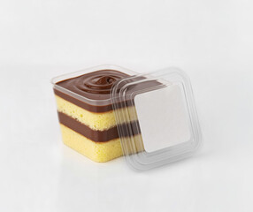 Cake in jar with lid next to it with white sticker