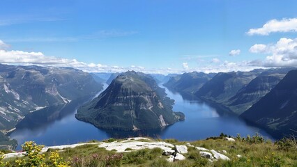 Norwegens Fjorde im Sommer