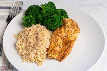 chicken breast  with brown rice and broccoli