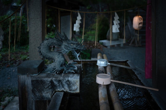 神社の手水舎（龍の手水）