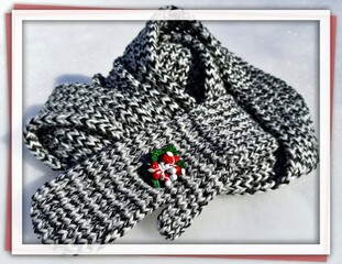 Cozy Black and White Knitted Scarf with Christmas Gloves