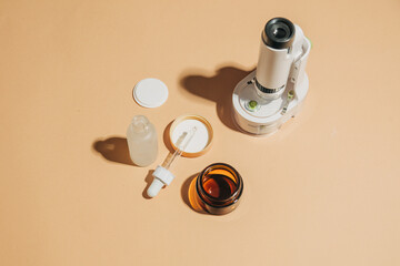 Cosmetic containers with miniature microscope arrangement