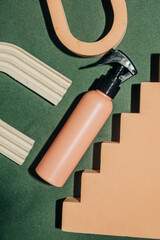 Cosmetic jar with conceptual minimalist objects