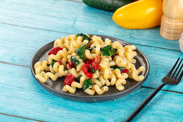 Pasta with spinach and tomato