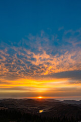 Fototapeta premium Sonnenaufgang Hochlantsch - Almenland - Teichalm - Oststeiermark - Sahara Staub - Steiermark - Österreich